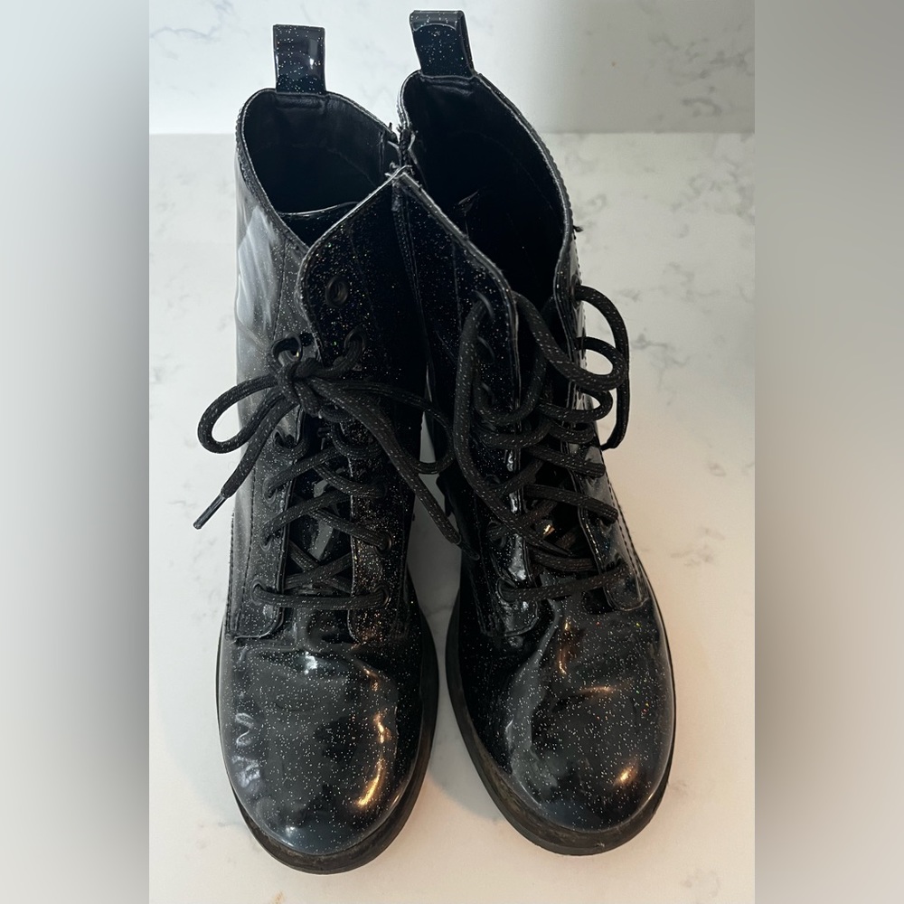 Girl’s boots